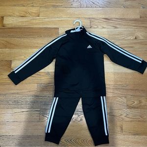 NEW⭐️⭐️⭐️ADIDAS 2 piece set for boys size 6